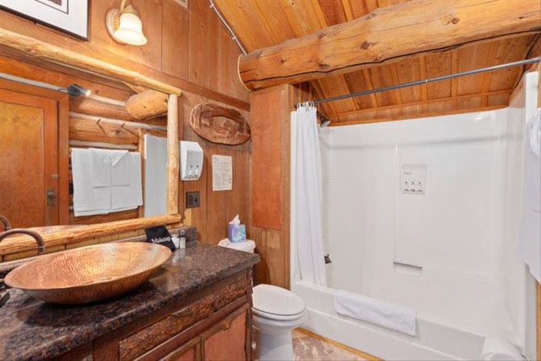 Red-Horse-Mountain-Ranch-Main-Lodge-Bathroom.jpg