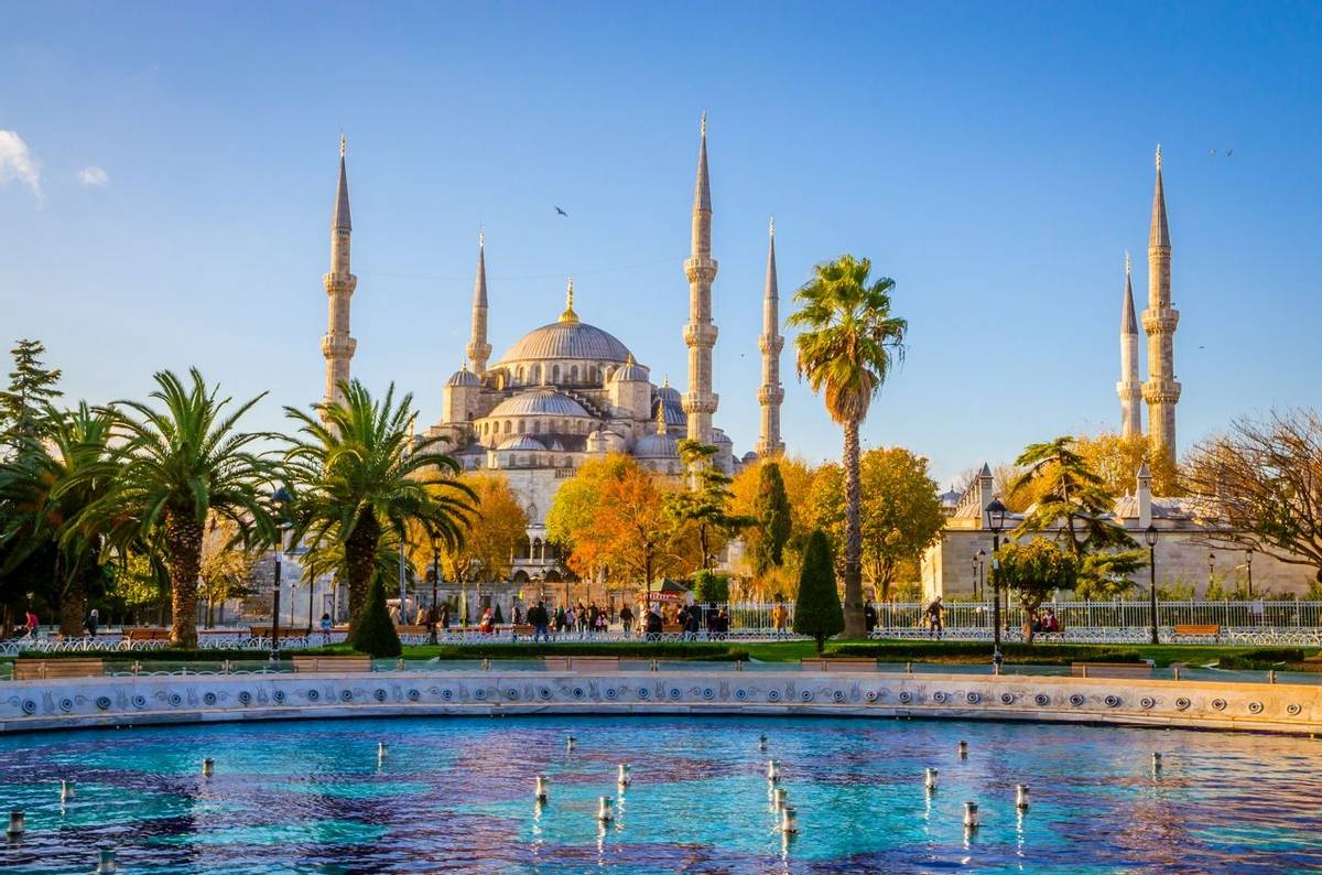 Blue Mosque, Istanbul Shutterstock 589266878