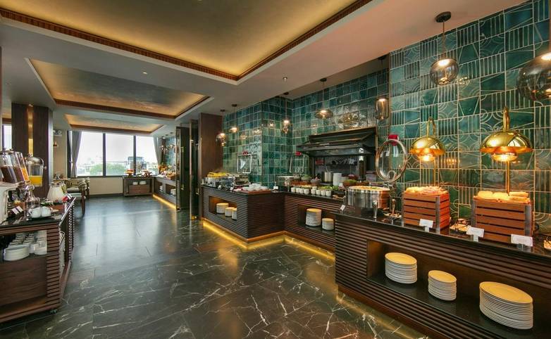 Hotel de Logom buffet.jpg