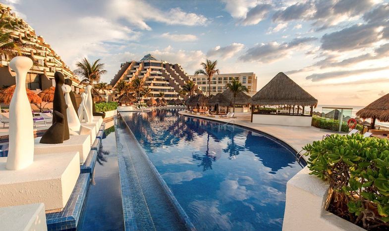 Meliá-Hotels-Paradisus-Cancun-Pool-3.jpg