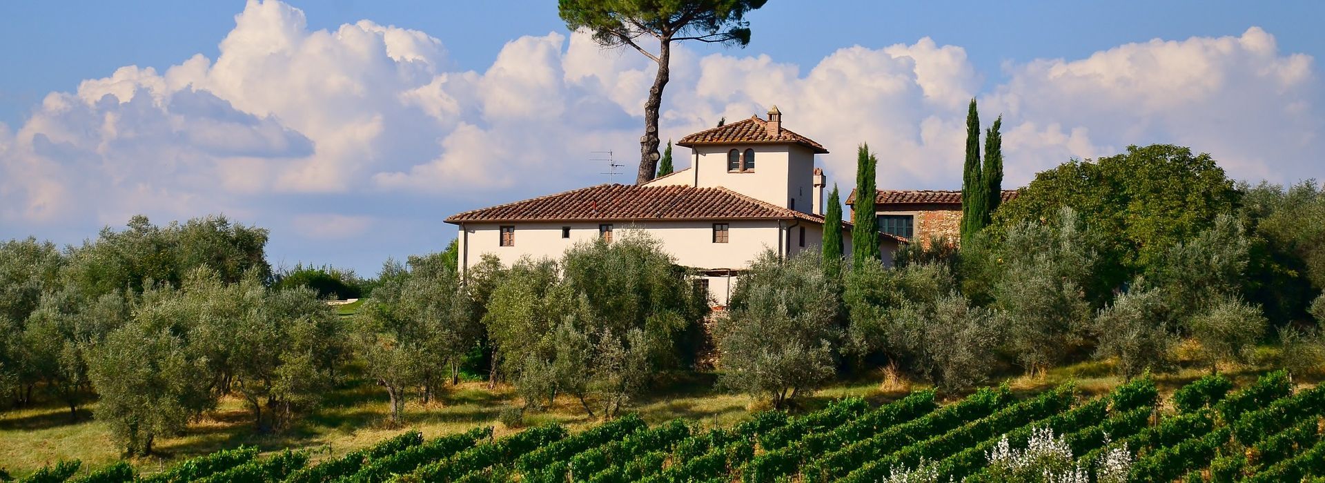 Italy-tuscany-villa-pixabay-marissa todd-851197_1920.jpg