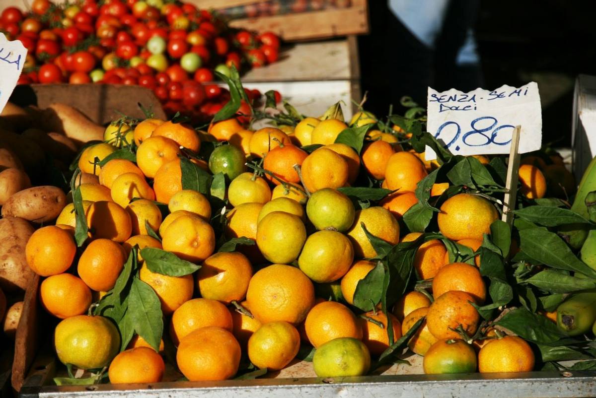 Italy_Oranges_Market_LR.jpg