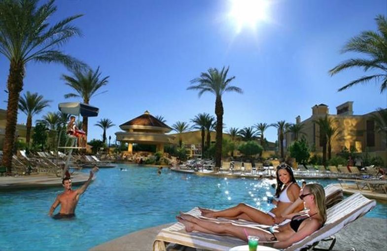 South Point Hotel Casino & Spa pool.jpg