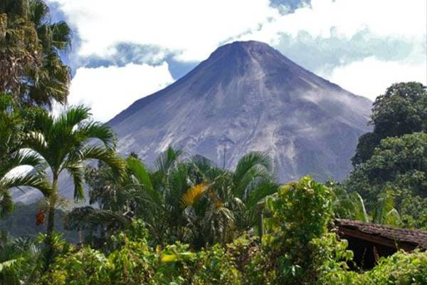 Mount Arenal (Dave Riley)