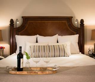 the-lodge-at-woodloch-King-Guest-Room-wine.JPG