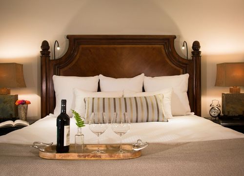 the-lodge-at-woodloch-King-Guest-Room-wine.JPG