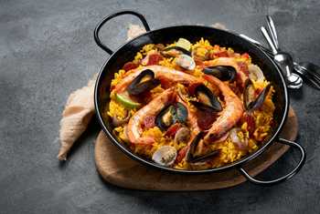 Paella shutterstock_2090637826.jpg