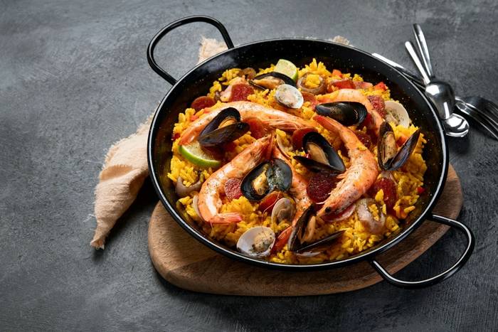 Paella shutterstock_2090637826.jpg