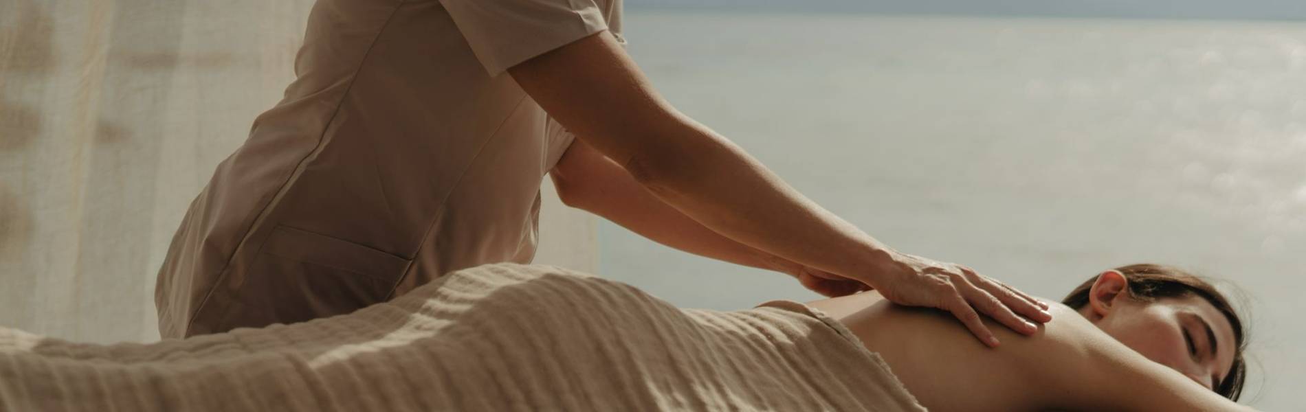 EXPERIENCE MASSAGGIO IN SPIAGGIA GabbianoAzzrro Hotel & Suites49.jpg