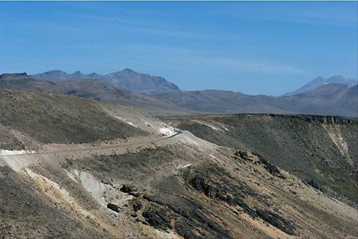 Road to wards Arequipa (David Allison)