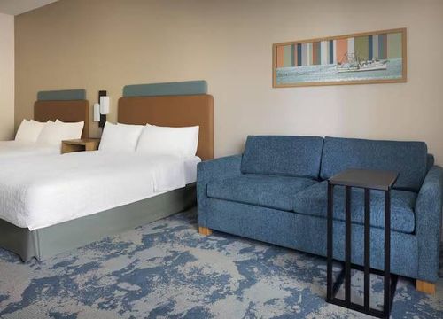 Hampton Inn & Suites Jekyll Island double + sofa.jpg