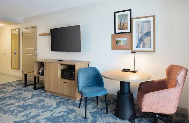 Hampton Inn & Suites Jekyll Island king suite.jpg