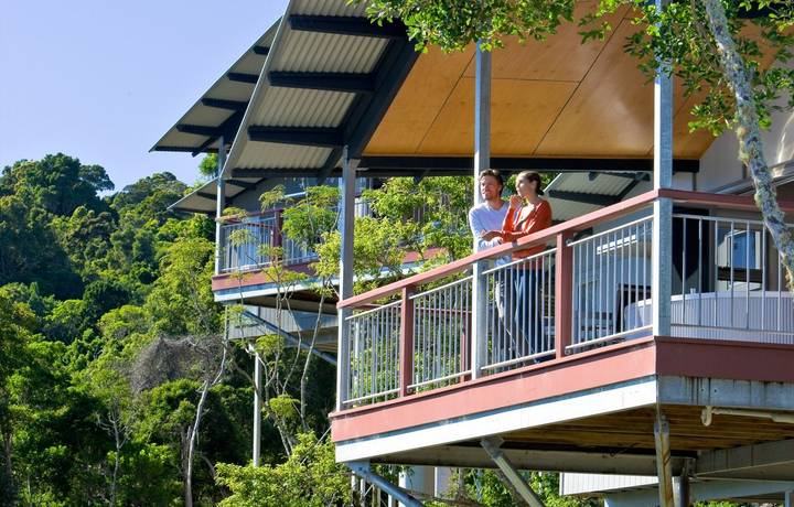 Couple-at-Villas.jpg Couple-at-Villas.jpg