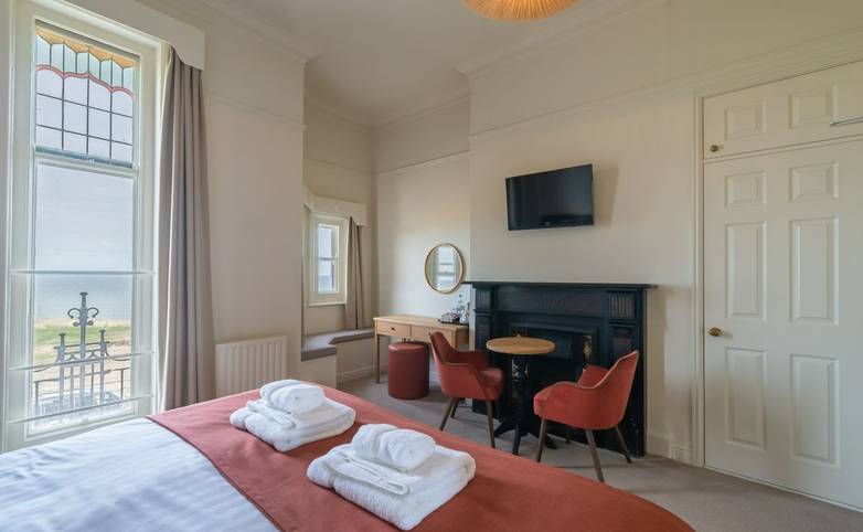 Cliftonville Room 4-12.jpg