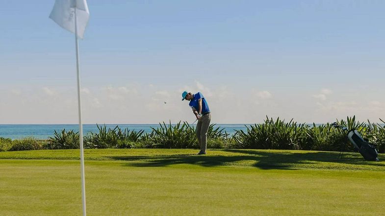 Fairmont Mayakoba golfer.jpg