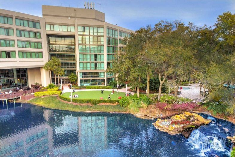 Sawgrass Marriott Golf Resort & Spa courtyard.jpg
