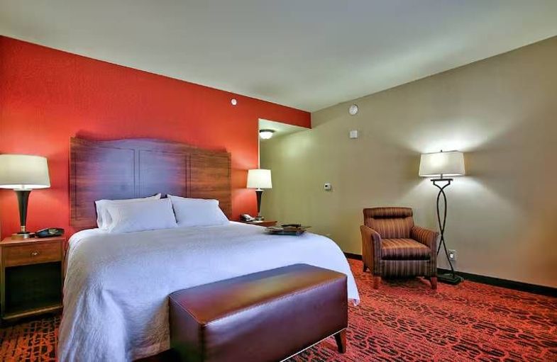 Hampton Inn & Suites Scottsdale at Talking Stick king 2.jpg
