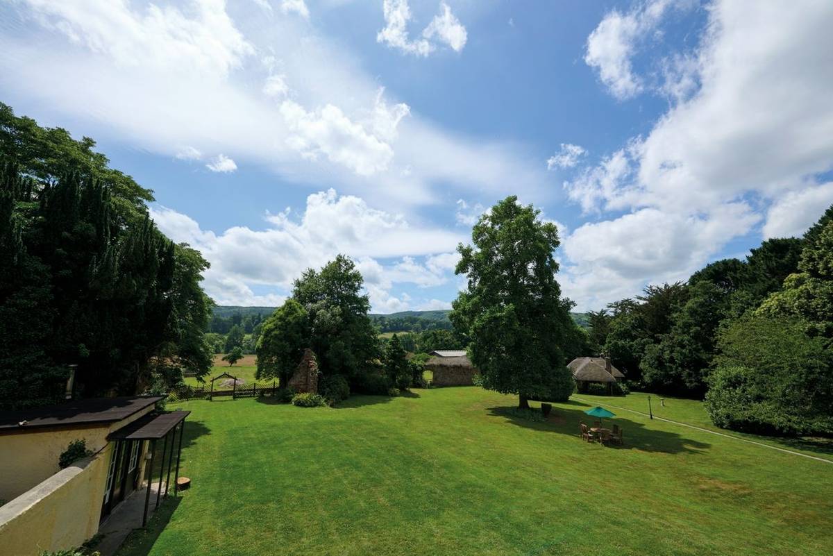hf_grounds_holnicotehouse_exmoor_02_2025_rgb.jpg
