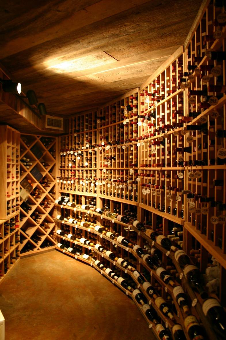 winviann-farm-dining-wine-cellar.jpg