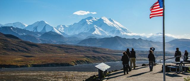 intrepid-walk-denali-eielson-visitor-center-shutterstock.jpg