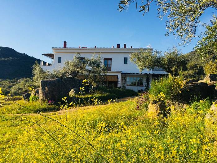 Finca Flores Amarillas Exterior.jpg