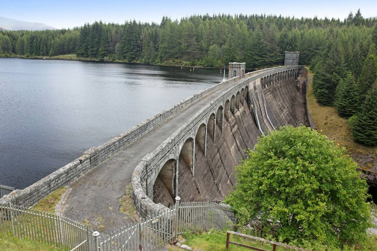 Loch Laggan dam, Highlands, Scotland 