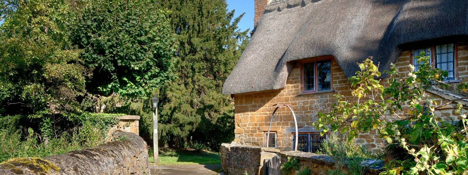 Thatched cottage, Cotswolds