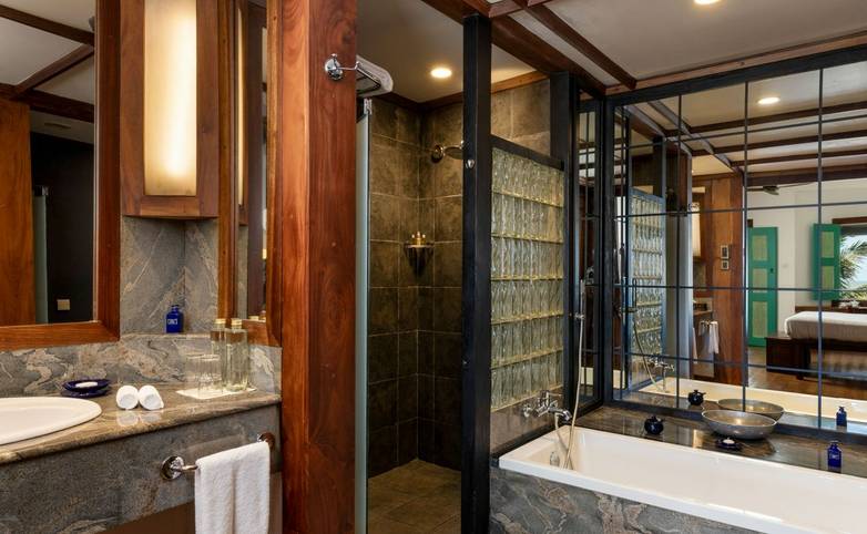 Jetwing lighthouse bathroom.jpg