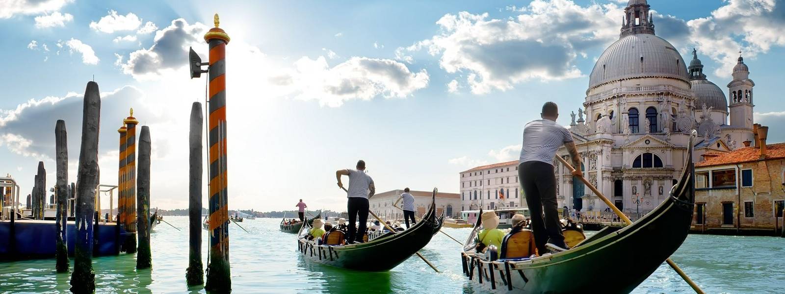Ride on gondolas