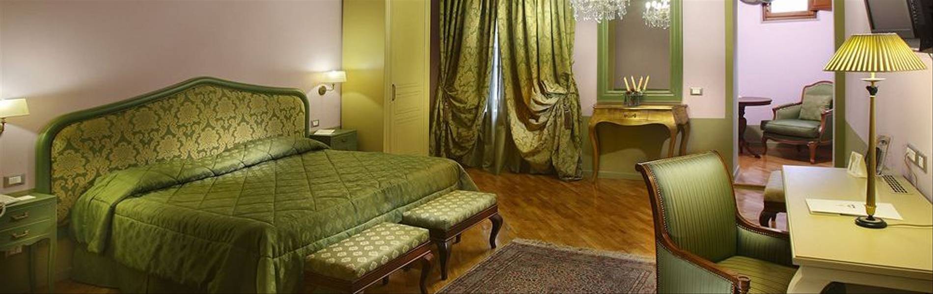 08-Hotel San Luca Palace.jpg