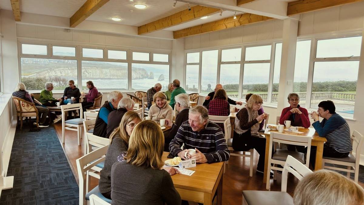 hf_creamteas_wootenlounge_freshwaterbayhouse_isleofwight_01_2026_rgb.jpg