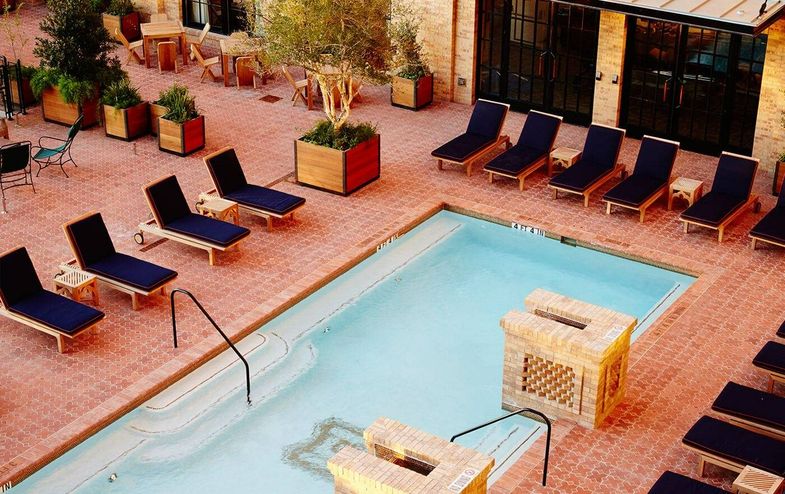 Hotel Emma pool 2.jpg
