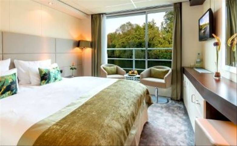 Amadeus Diamond B - A cabin.jpg