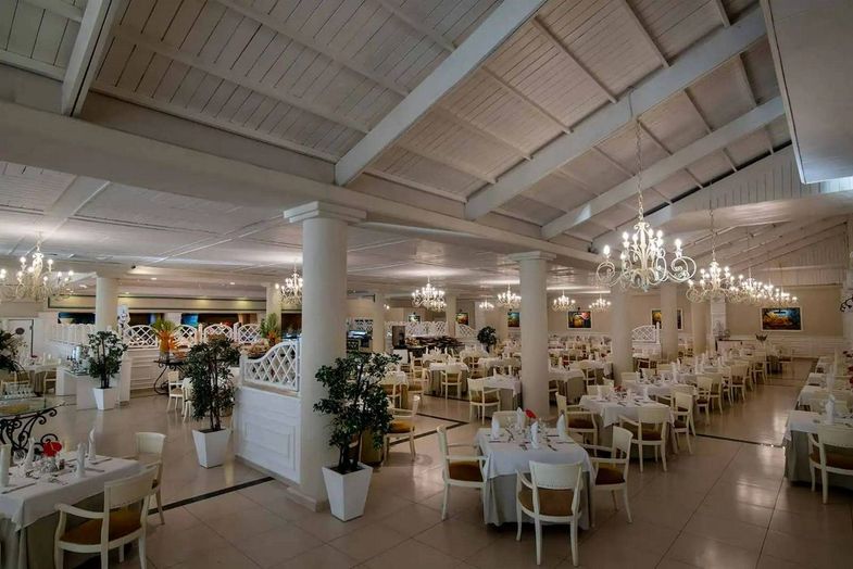 Bahia Principe Grande La Romana dining 2.jpg