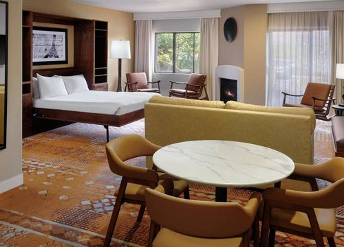 Hilton Sedona Resort at Bell Rock suite.jpg