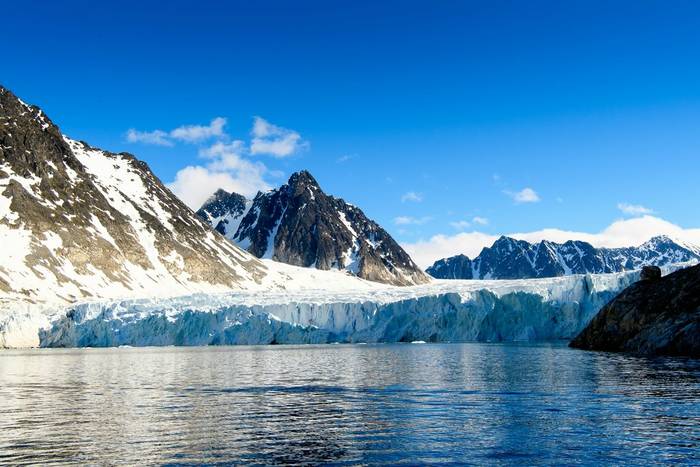 Waggonwaybreen glacier, Spitsbergen shutterstock_777075208.jpg