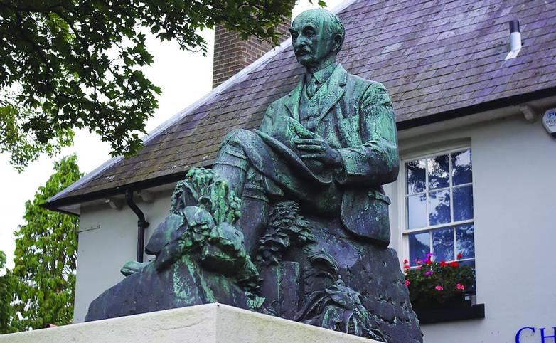 Lulworth - Thomas Hardy Statue Dorchester.jpg