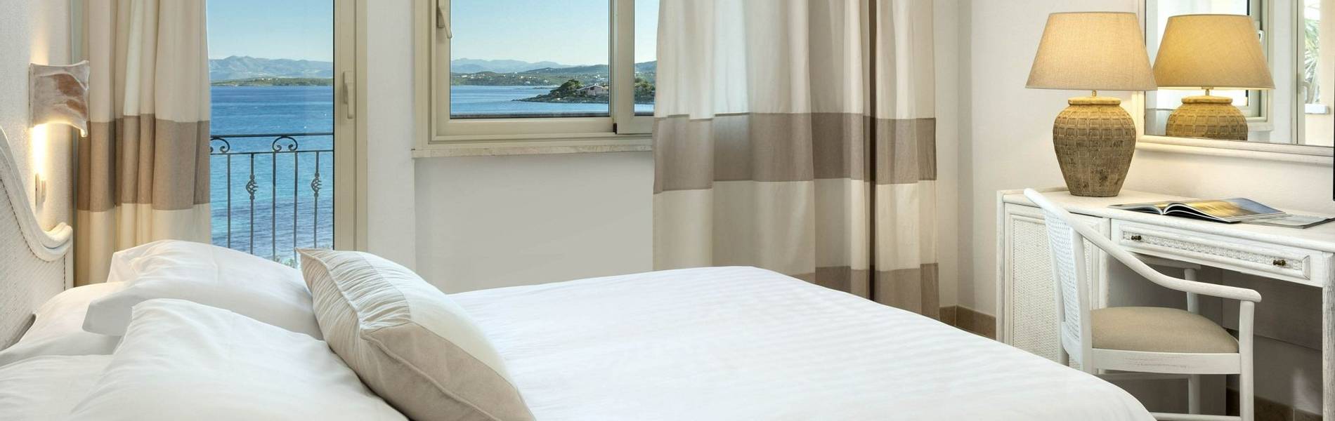 1 Comfort Room Sea View - Gabbiano Azzurro Sardegna.jpg
