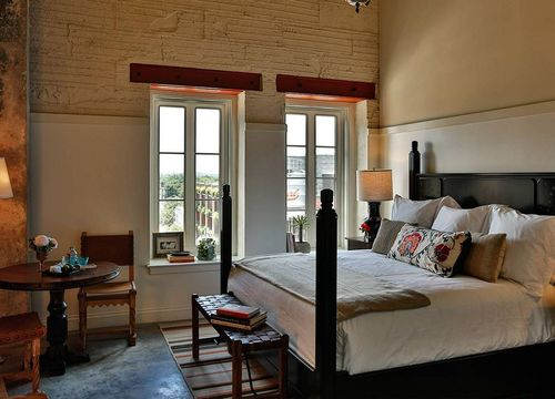 Hotel Emma king.jpg