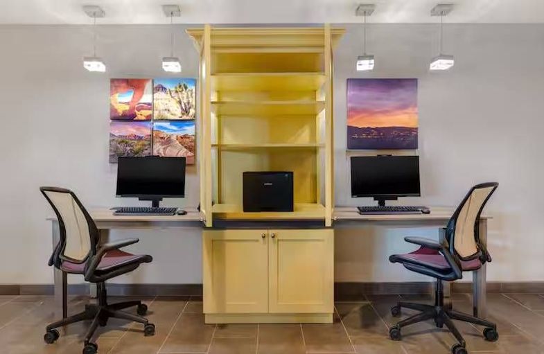 Home2 Suites by Hilton Las Vegas southwest business area.jpg