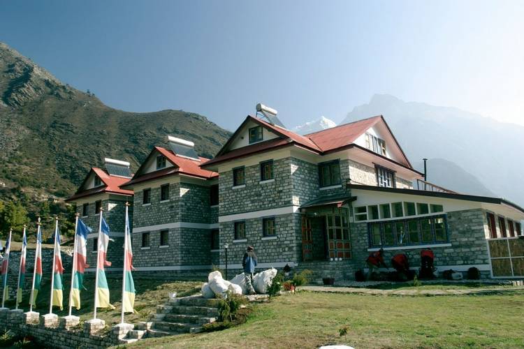 Everest Summit Lodge at Mende 