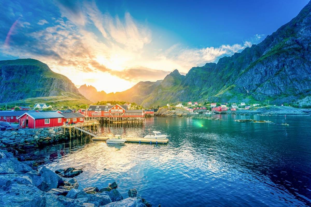 Norway-LofotenIslands-Svolvaer-AdobeStock_145295505.jpeg
