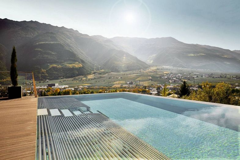 Preidlhof New Infinity Sole Pool - Michael Huber.jpg