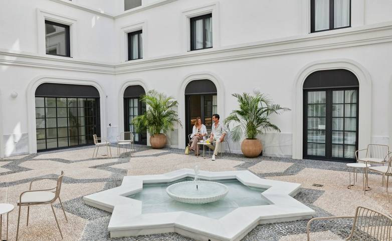 Becquer - Seville  Patio.jpg