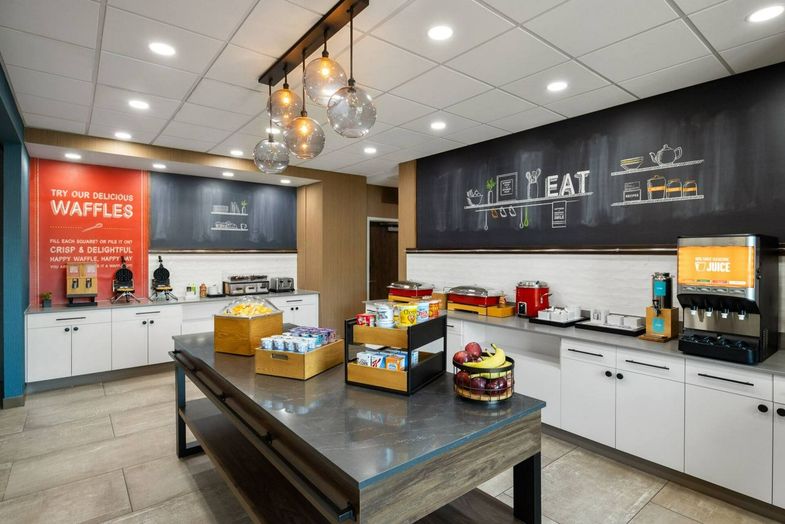 Hampton Inn Carefree breakfast area.jpg