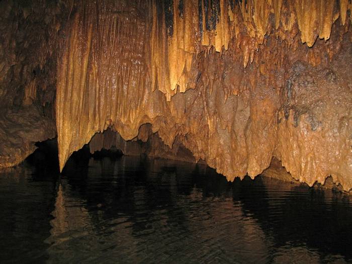 Stalactites, Barton Creek Caves, Cayo, Belize shutterstock_657264580.jpg