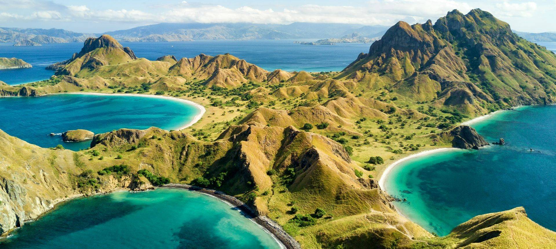Pulau Padar Island Indonesia Shutterstock 669239707