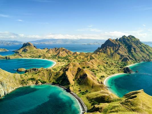 Pulau Padar Island Indonesia Shutterstock 669239707