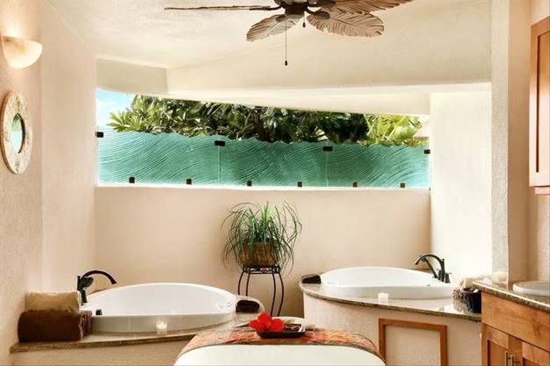 Sheraton Maui Resort & Spa couples spa suite.jpg