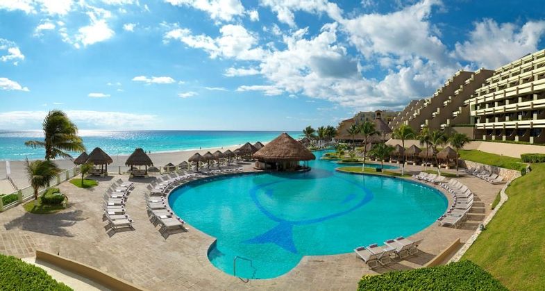 Meliá-Hotels-Paradisus-Cancun-Main-Pool-2.jpg